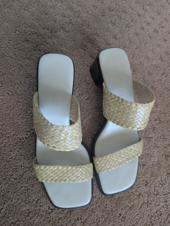 AEROSOLES Shoes - Aerosoles Light Green Sandals, Size 7, 2.5 Inch Heels